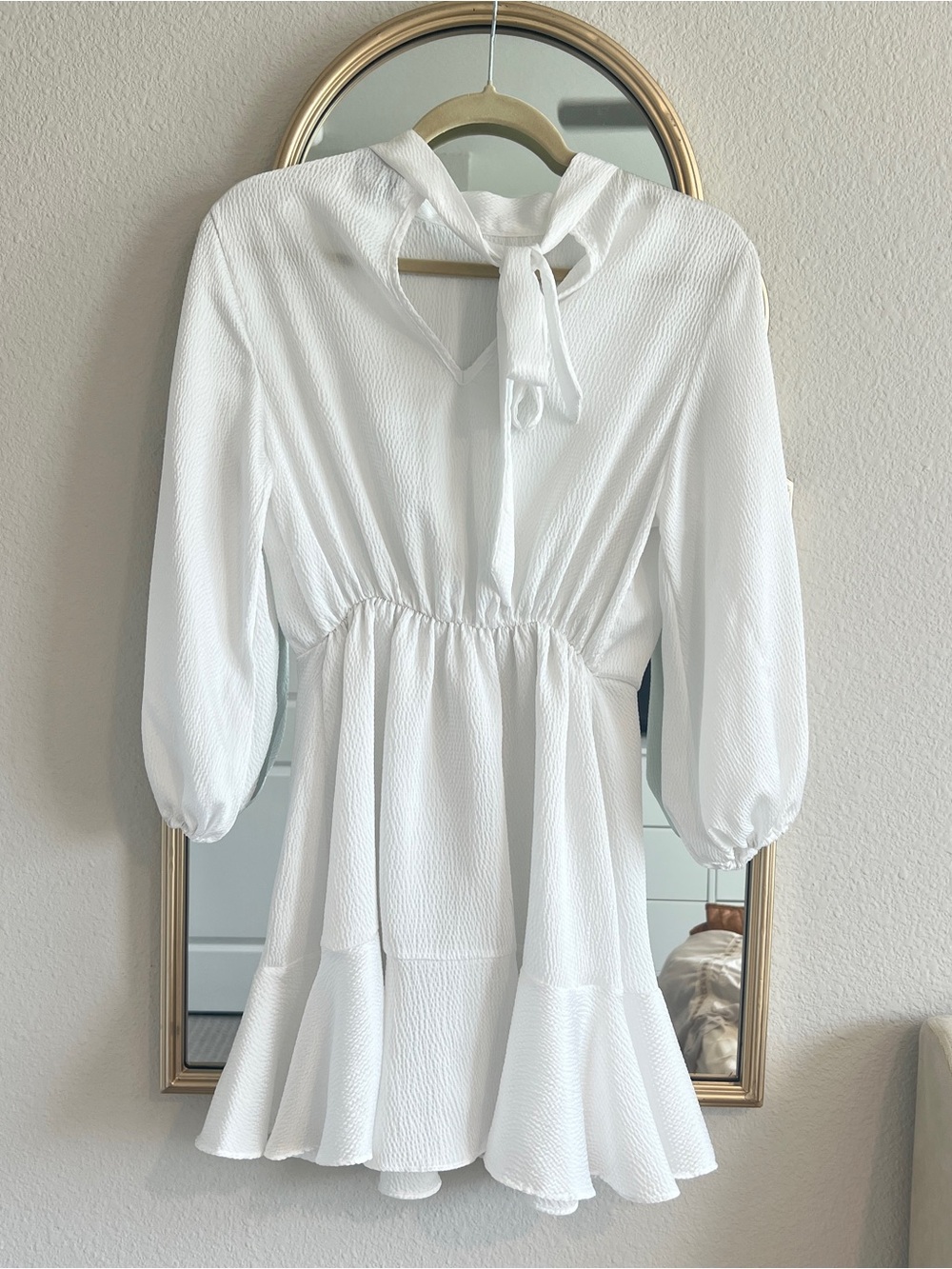 VICI Mini Dress Womens Small White Bridal Textured Long Sleeve Tie Neck Ruffle